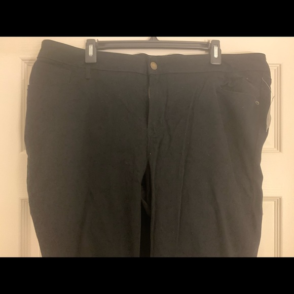 Black Old Navy rockstar jeans - Picture 2 of 5